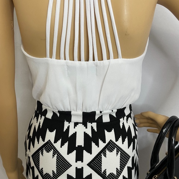 White halter chiffon like top w black white ikat patterned fitted mini skirt! - Picture 12 of 14